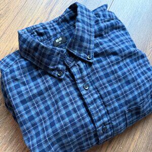 Uniqlo Blue Plaid Flannel Shirt Size Medium Long Sleeve Button Down Soft